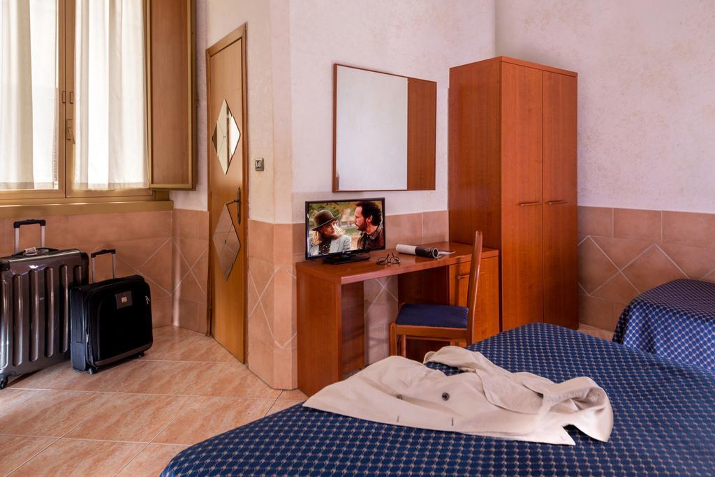 Quintuple Room